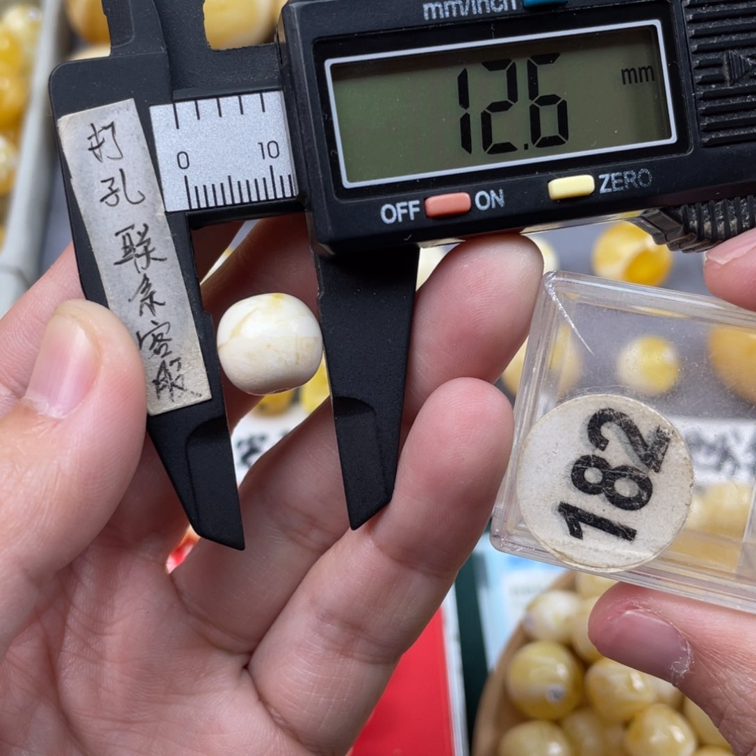 蜜蜡珠宝奇石未镶嵌