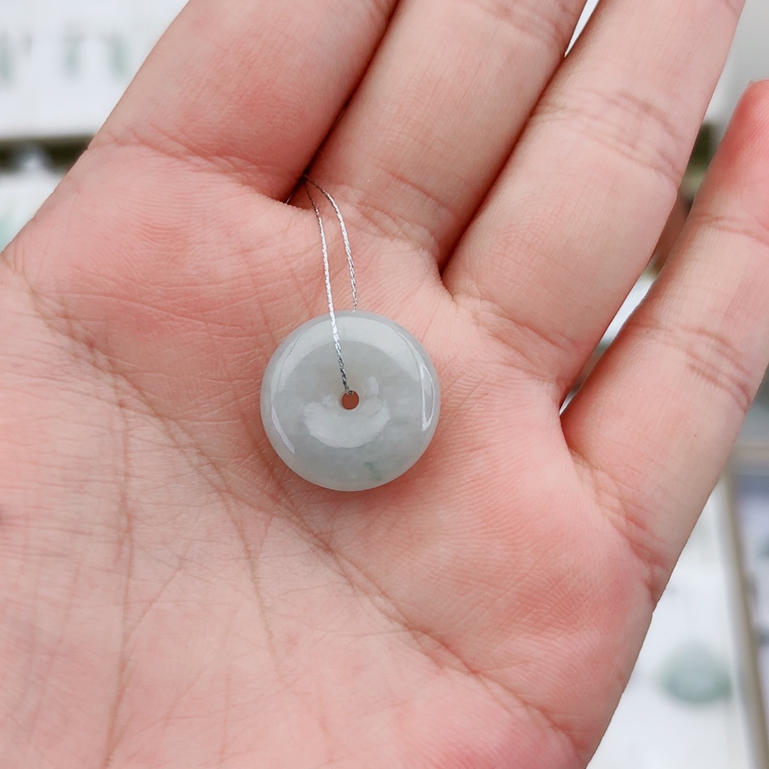 翡翠颈饰未镶嵌平安扣