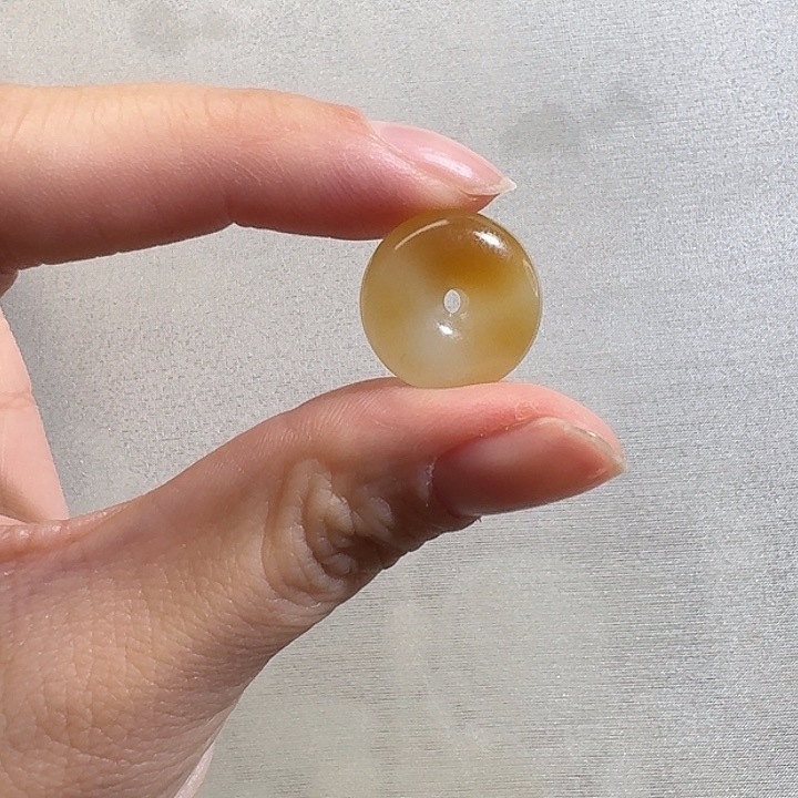 和田玉颈饰未镶嵌且末金山糖白2.7g