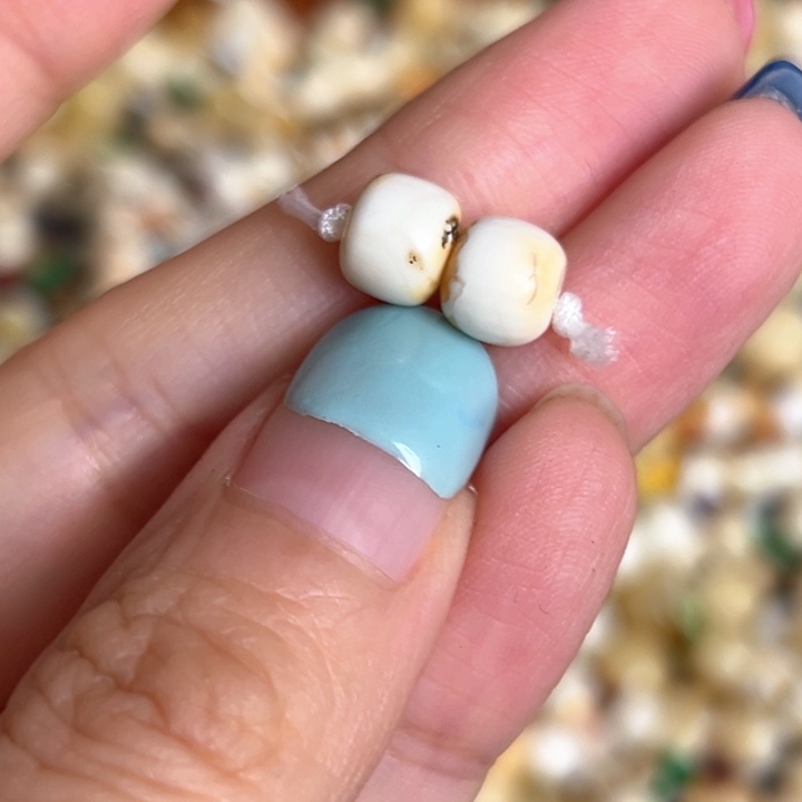 未镶嵌蜜蜡裸石7.4mm一对