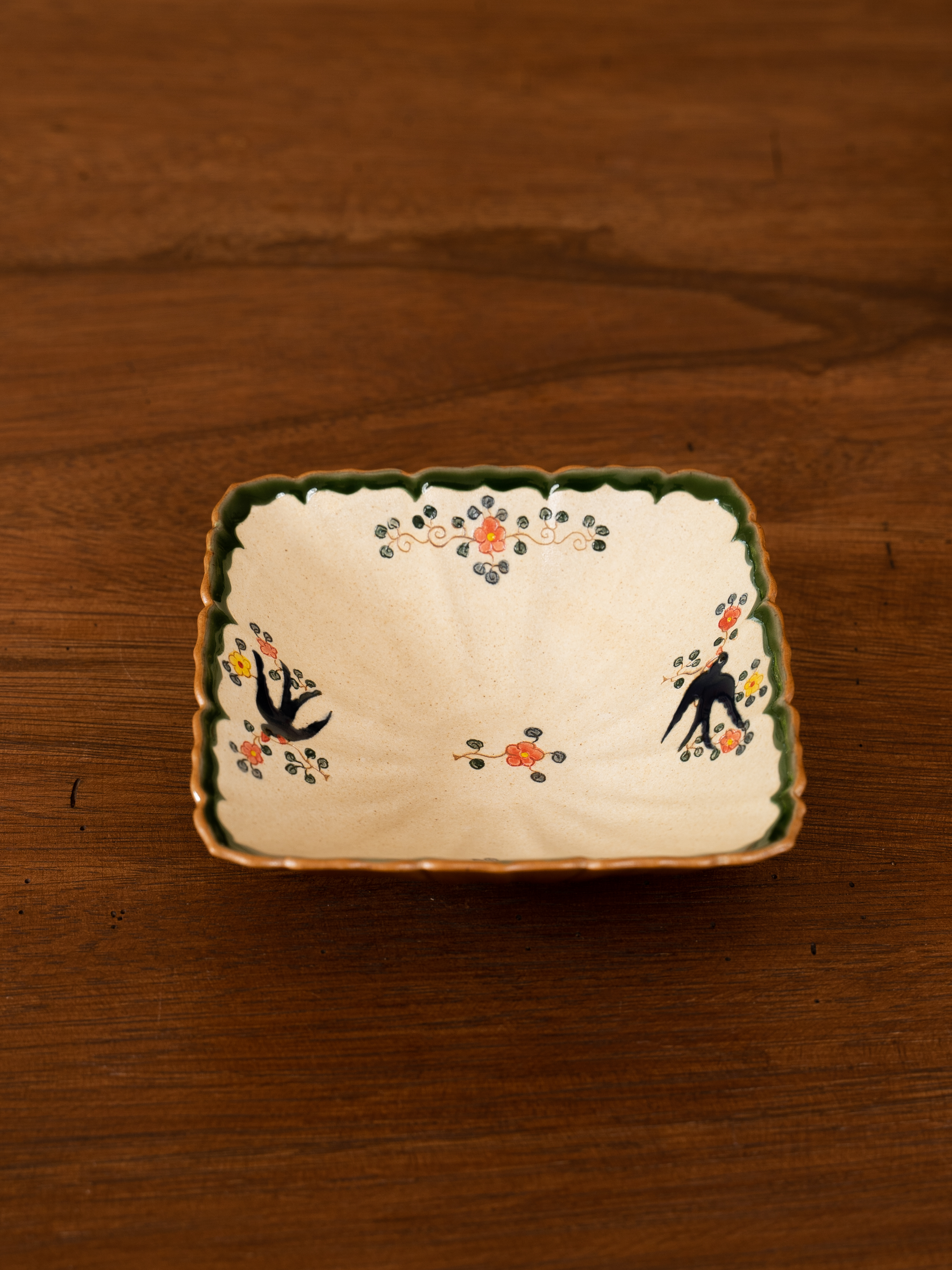 栗秋黄作者 | 春燕采花结晶釉小花方盘