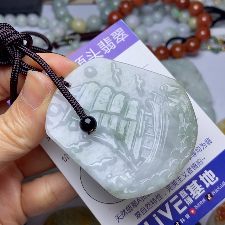 翡翠颈饰未镶嵌翡翠