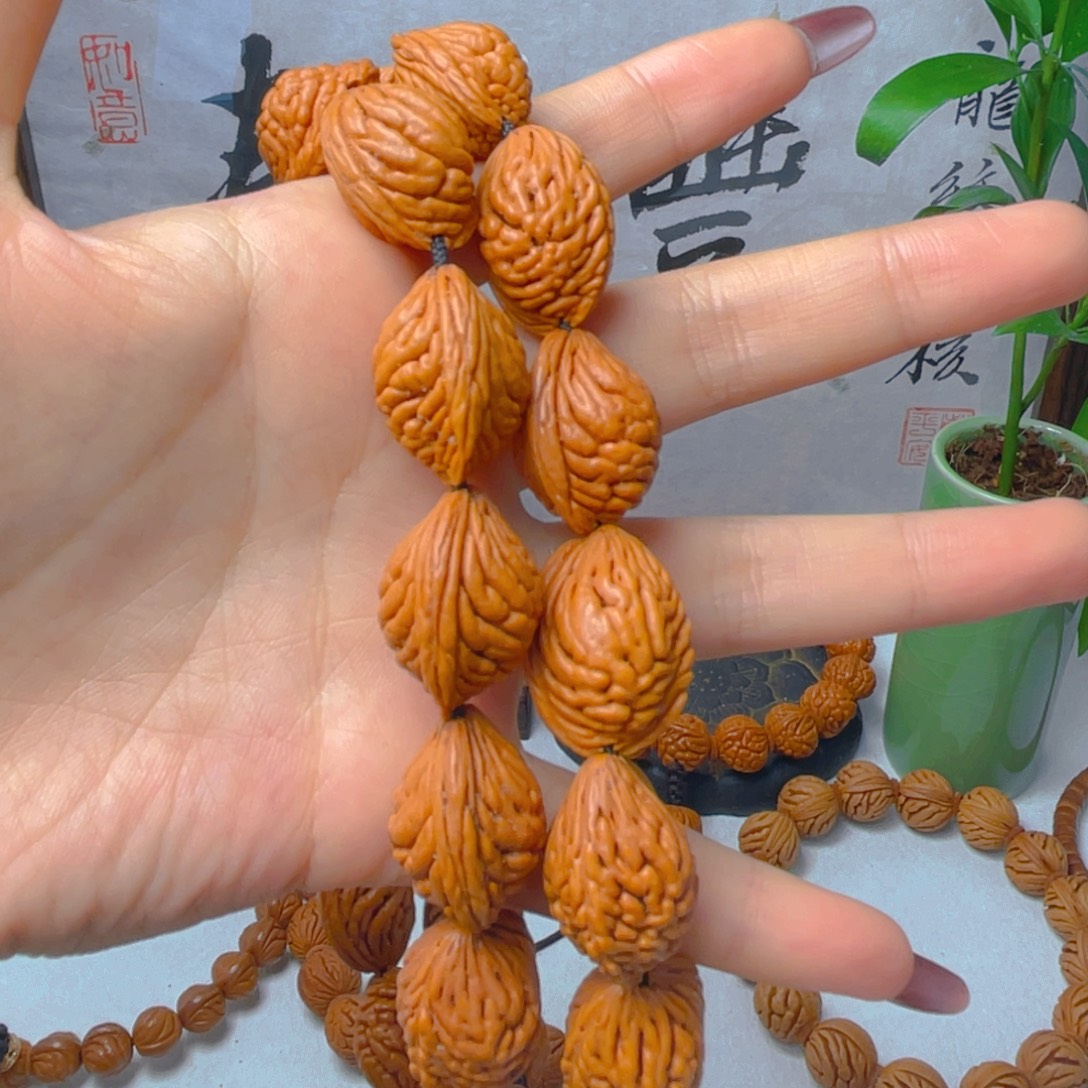 意***腔秦岭龙纹桃核手持