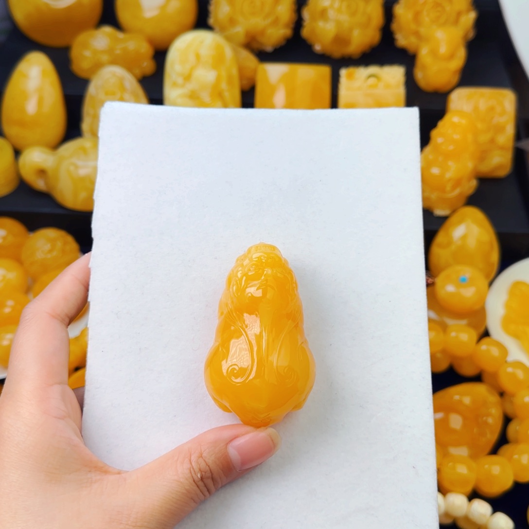 琥珀颈饰未镶嵌貔貅吊坠