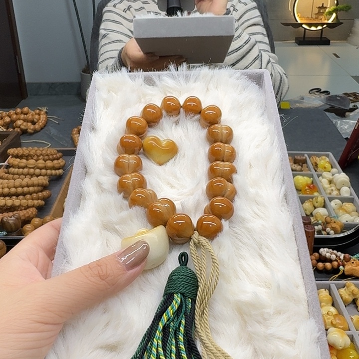 小***秦猴头核桃吊坠猴头屁桃