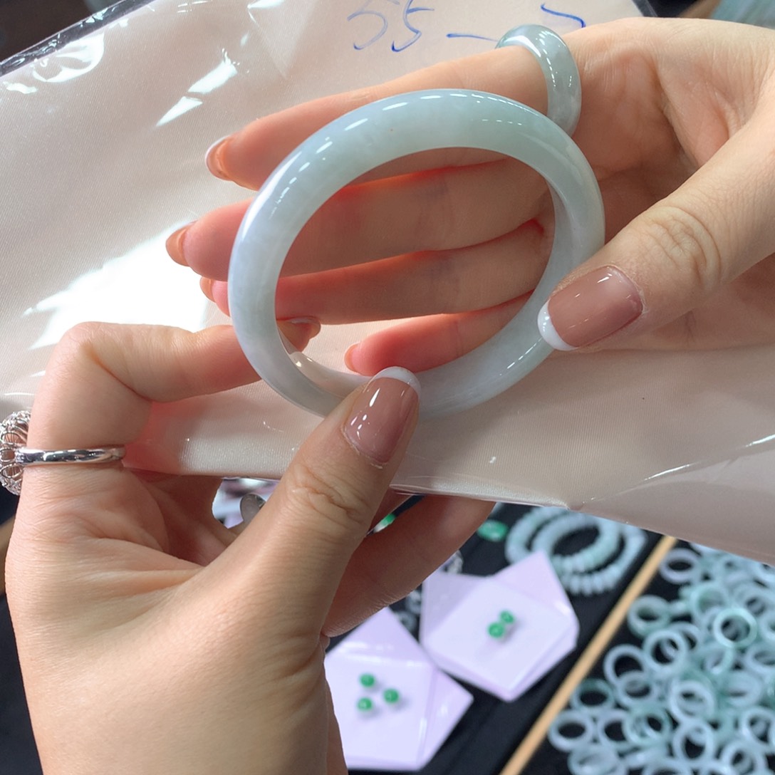 未镶嵌手镯翡翠翡翠