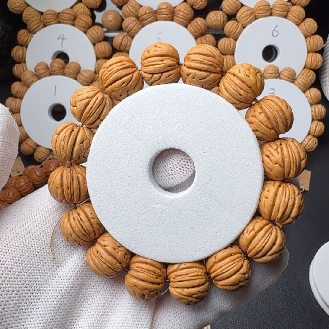 桃核手串盘锦野生大肌肉