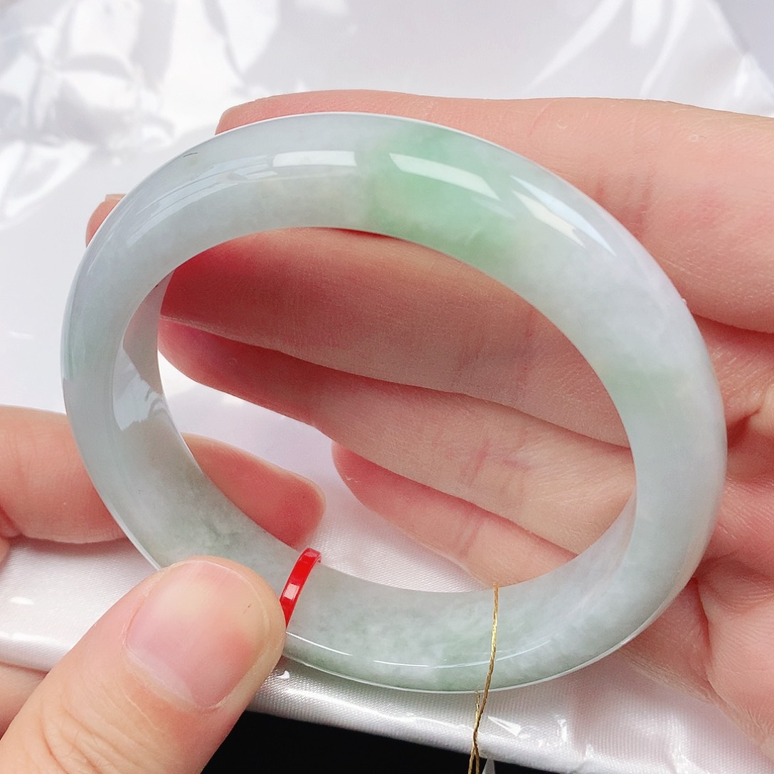 翡翠手镯未镶嵌抖音110