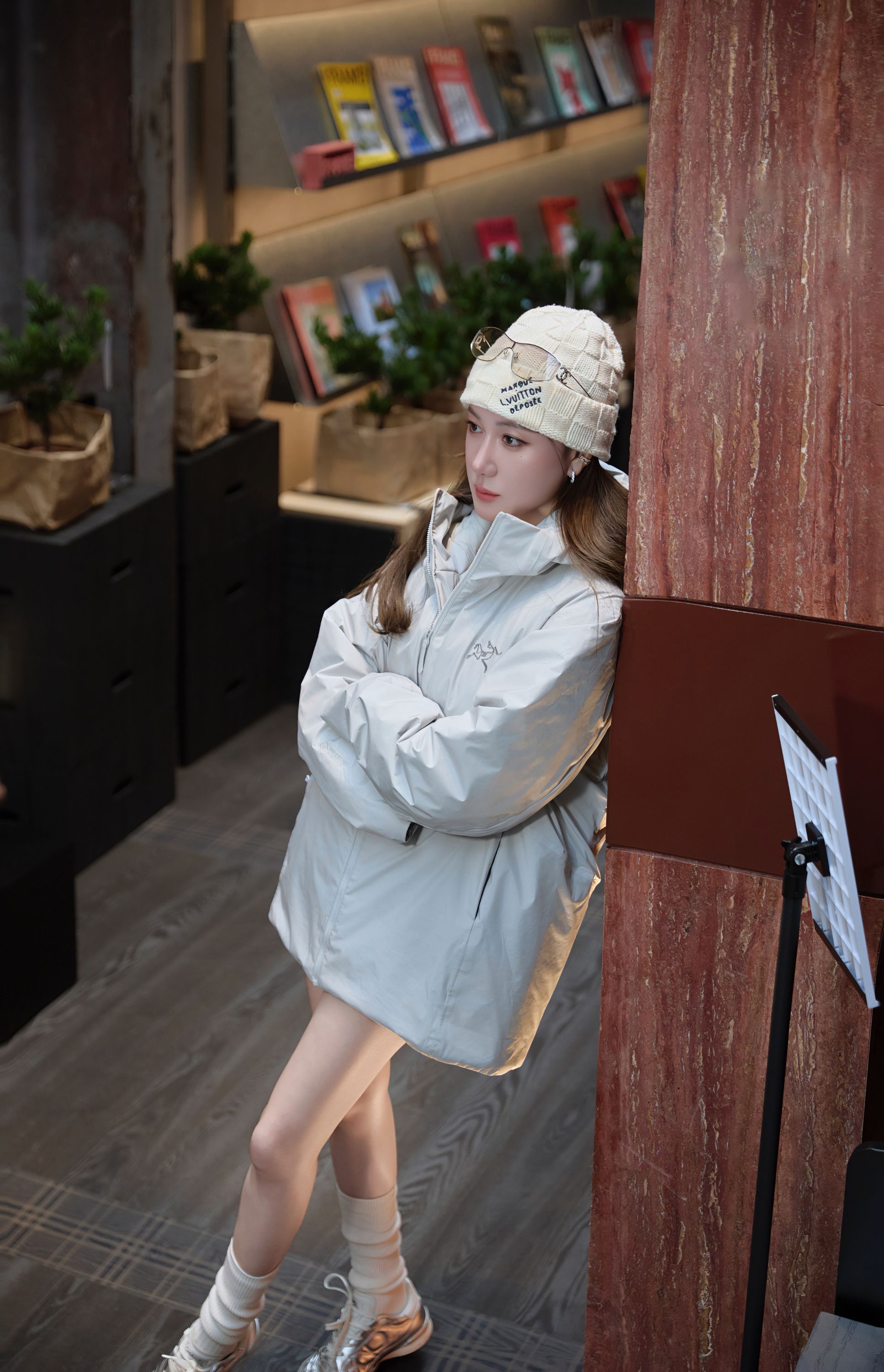  ‘隐秘灰‘ 清冷感羽绒服连帽外套冲锋衣