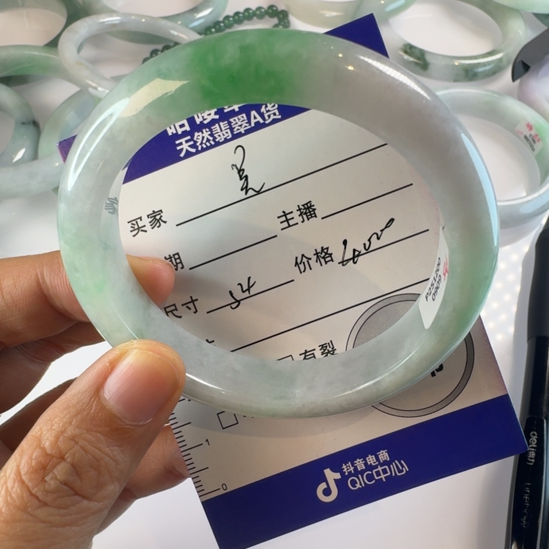 箴***吧翡翠未镶嵌手镯手镯