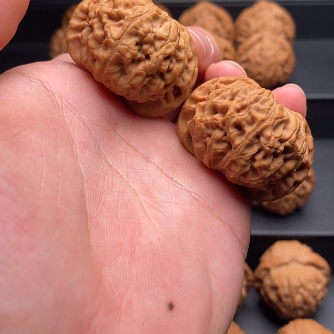 文玩核桃把件39核王