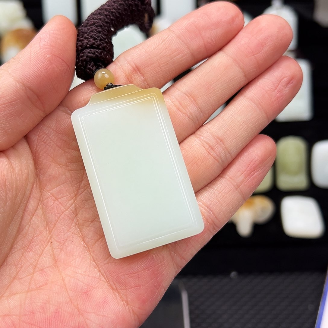 和田玉颈饰未镶嵌每****天