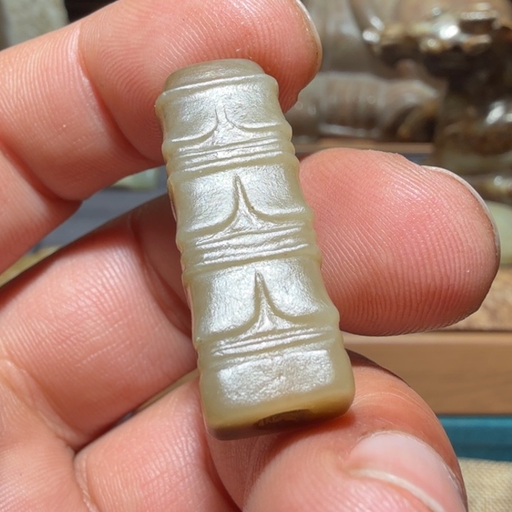 莫***程和田玉（糖玉）未镶嵌颈饰