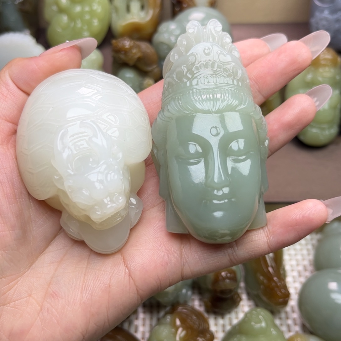 大***在和田玉未镶嵌把件