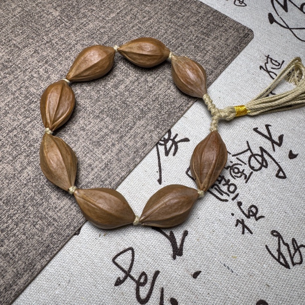 橄榄核铁核四花手串