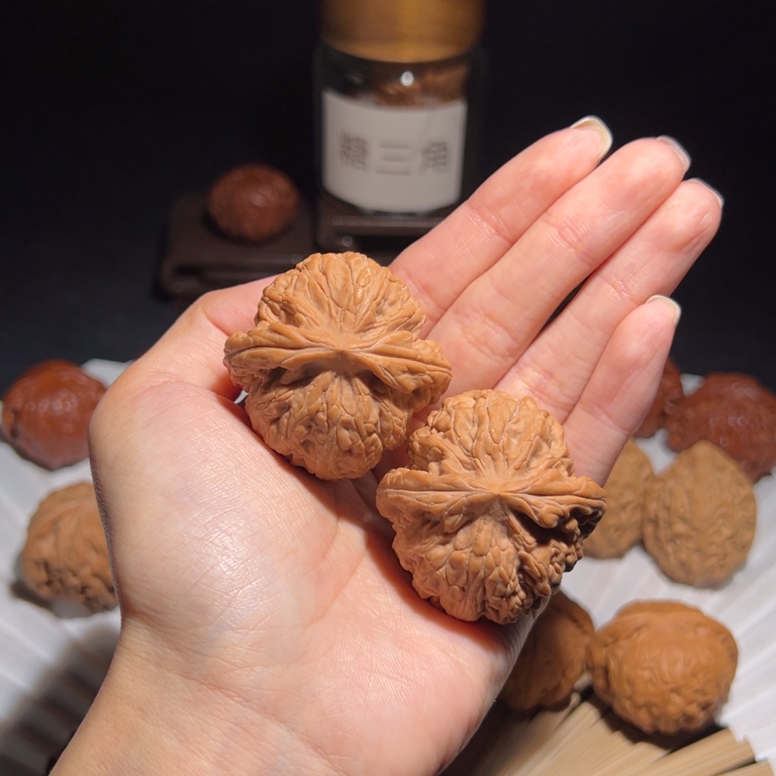 文玩核桃吊坠42红锦鲤