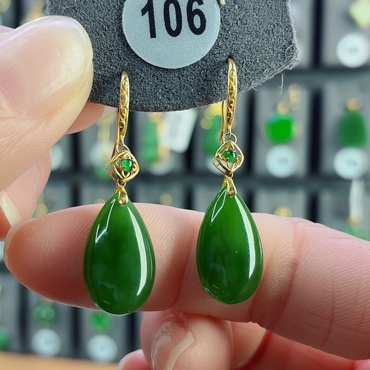 和田玉18K金镶嵌耳饰