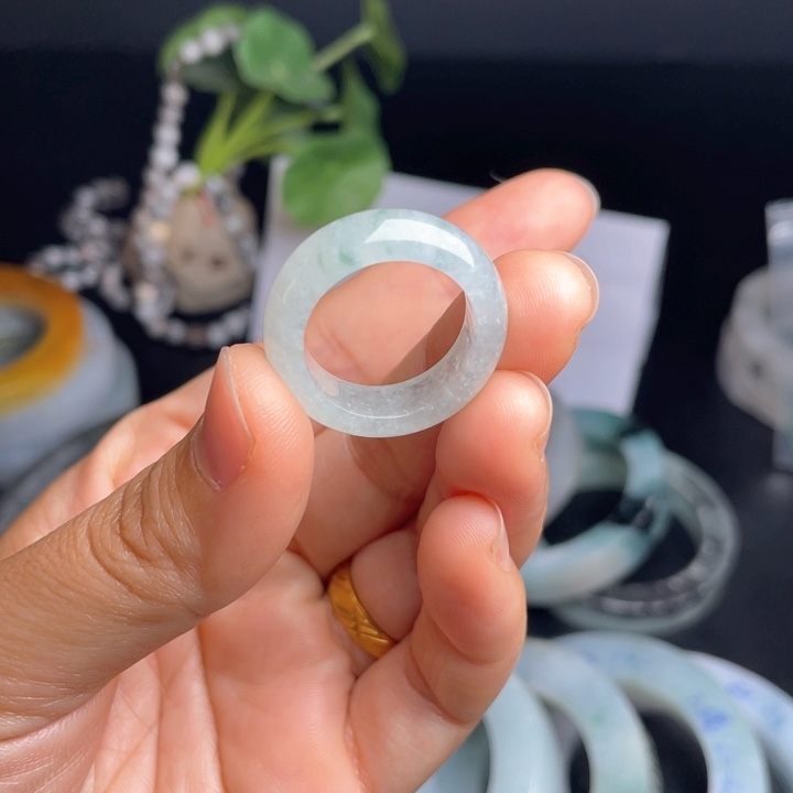 翡翠戒指未镶嵌戒圈