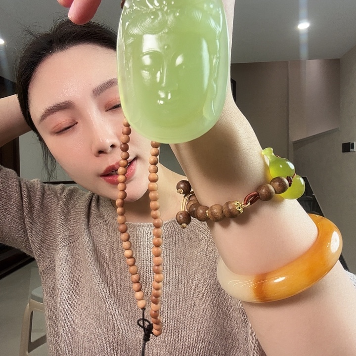 用***1蛇纹石玉未镶嵌颈饰