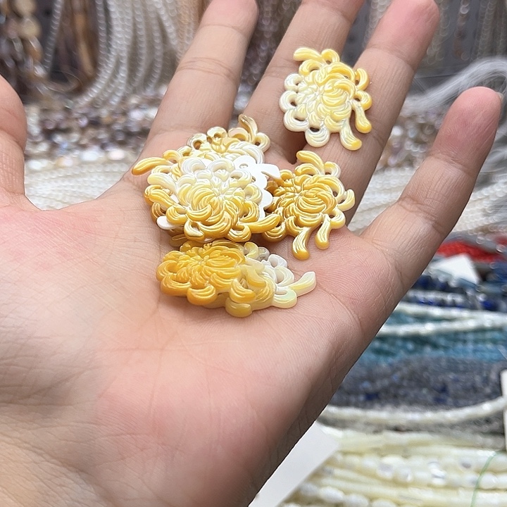 未镶嵌玛瑙/玉髓珠宝半成品2个33/24mm左右黄蝶贝菊花
