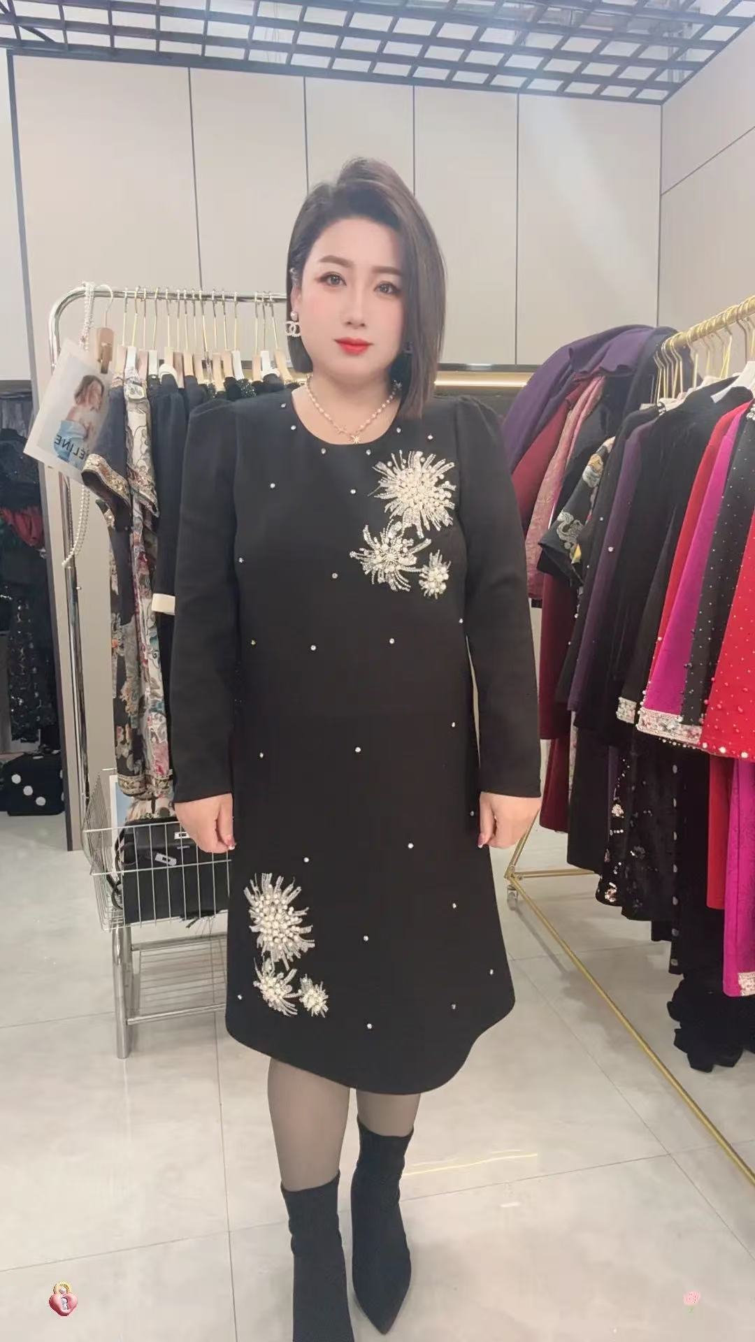 秋冬季立体钉珠花显瘦遮肉大气高端连衣裙