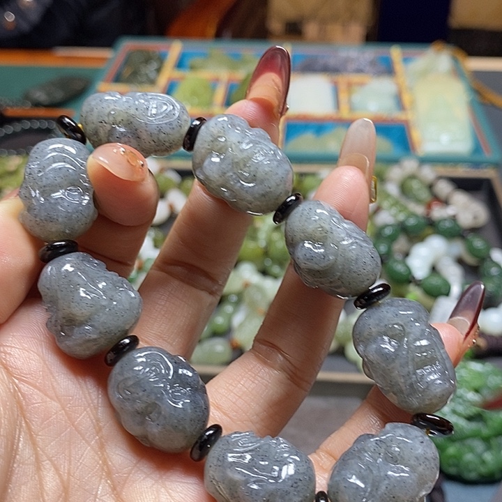 奋***！和田玉未镶嵌颈饰