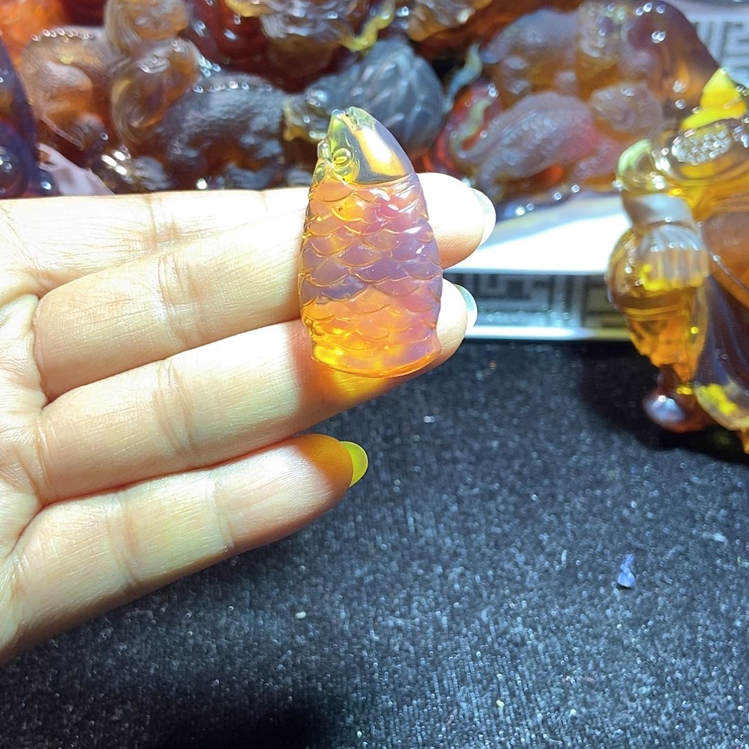 未镶嵌颈饰琥珀缅甸天然琥珀吊坠