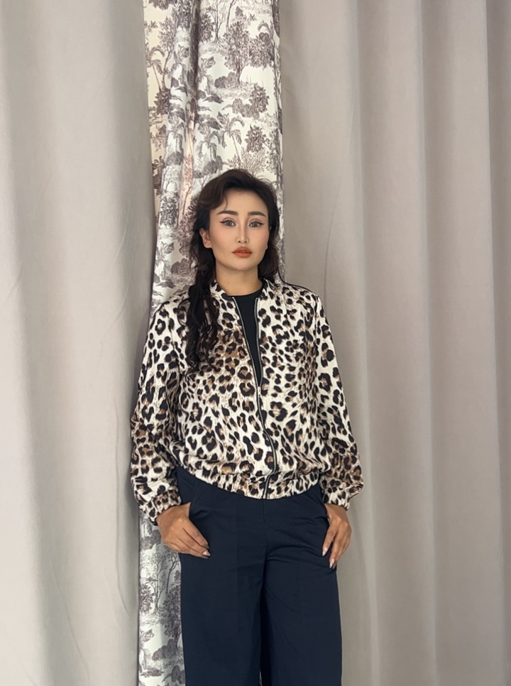 新疆包邮豹纹外套