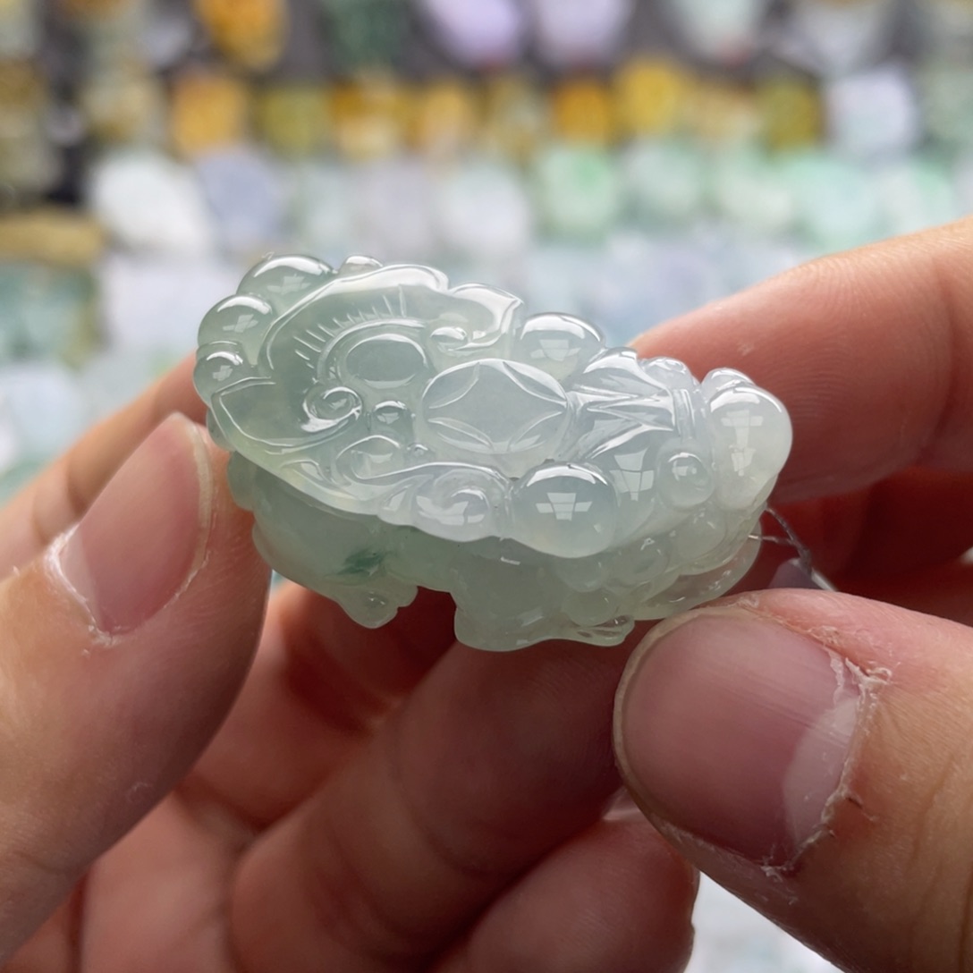 翡翠颈饰未镶嵌貔貅