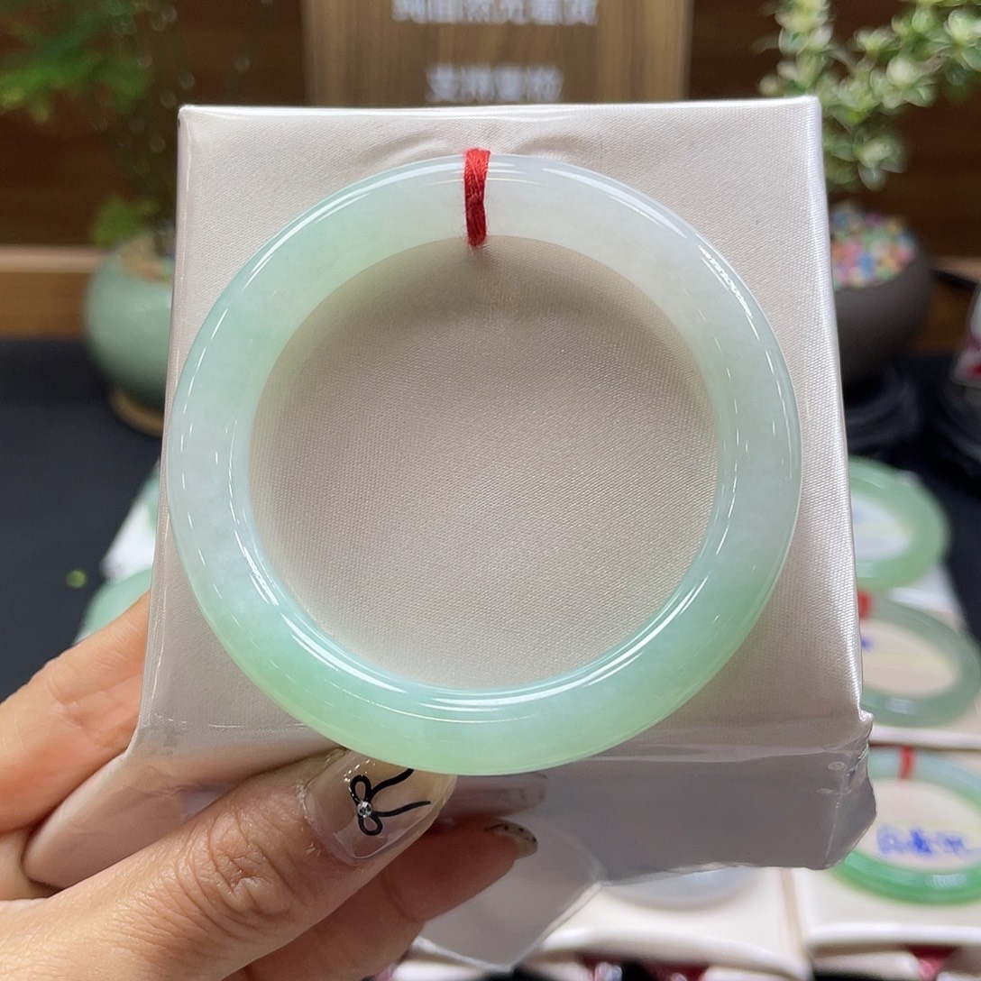 翡翠未镶嵌手镯35 号