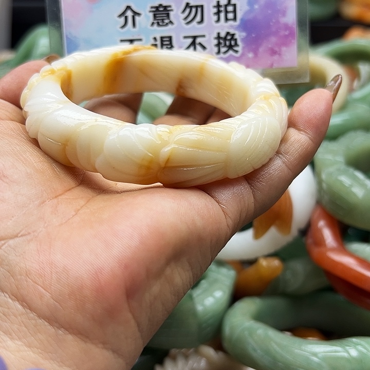 未镶嵌手镯石英岩玉茗*