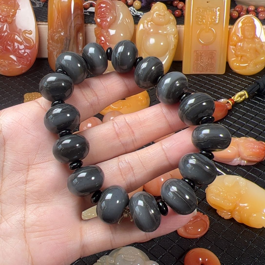 石英质玉（黄龙玉）颈饰未镶嵌