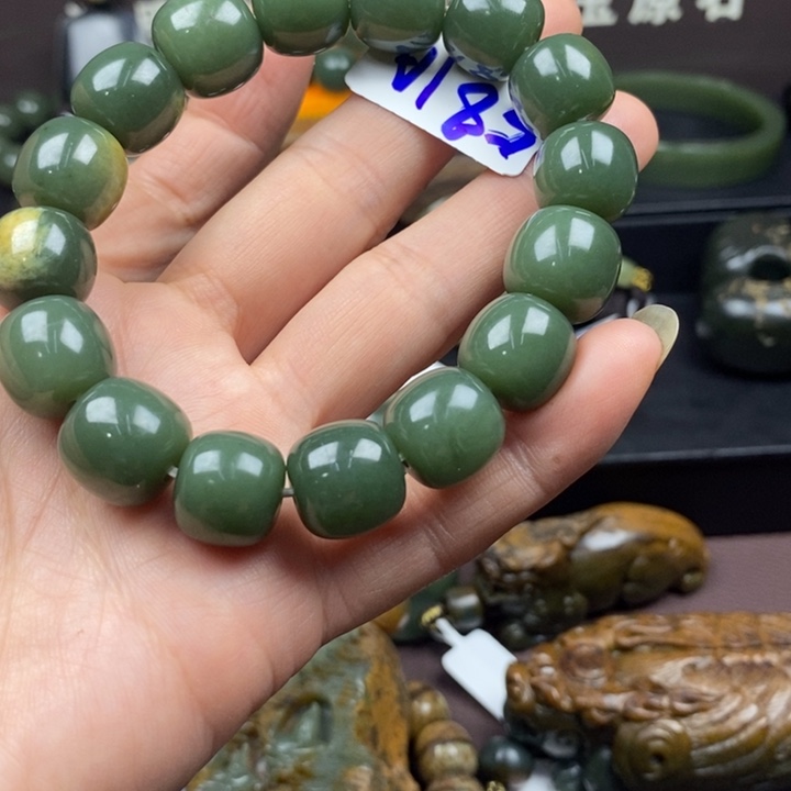 颈饰未镶嵌岫岩老玉（透闪石质玉）