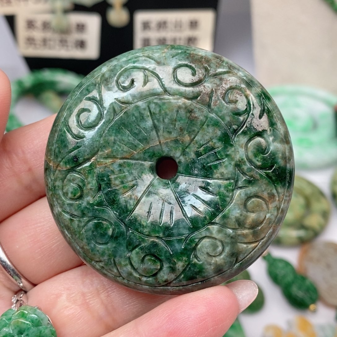 尘***埃翡翠未镶嵌吊坠(不含链)