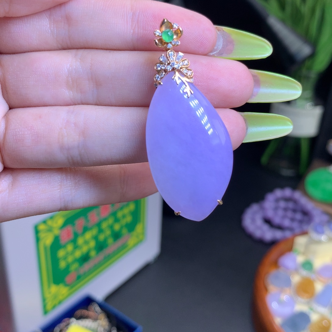 翡翠18K金镶嵌颈饰天然