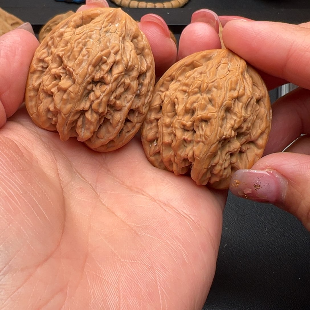 文玩核桃吊坠虎头王40