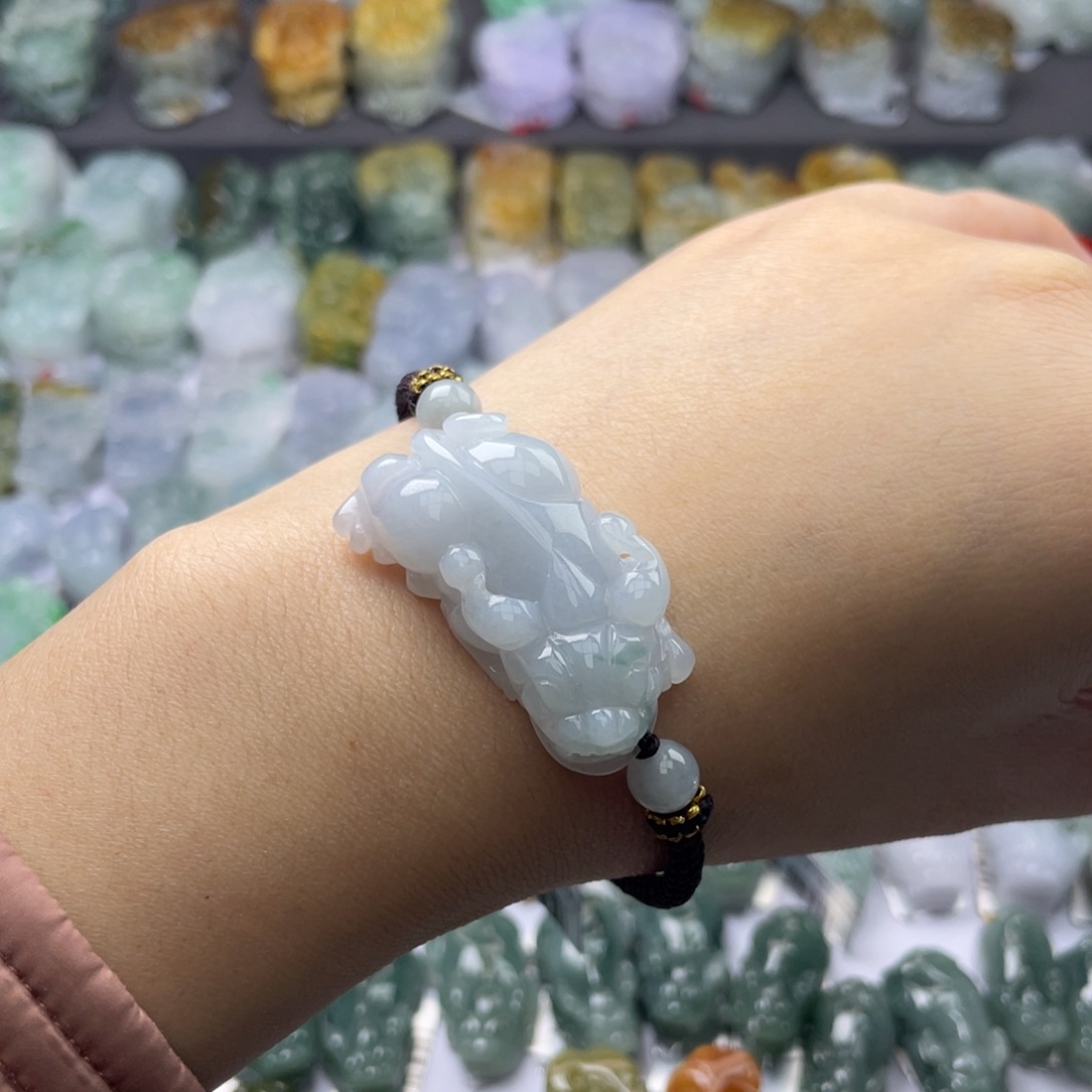 翡翠颈饰未镶嵌貔貅