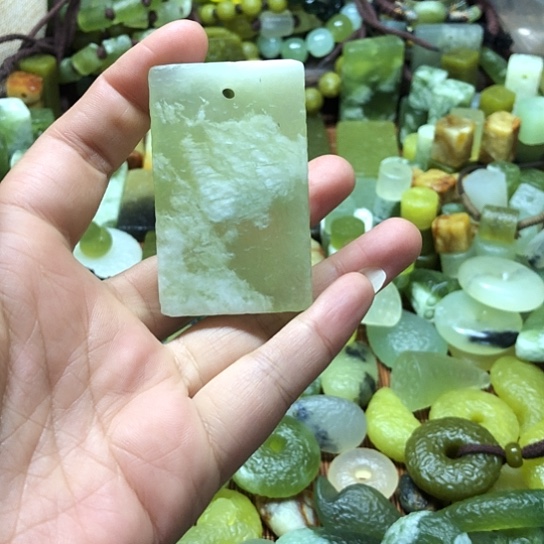 未镶嵌岫玉吊坠岫