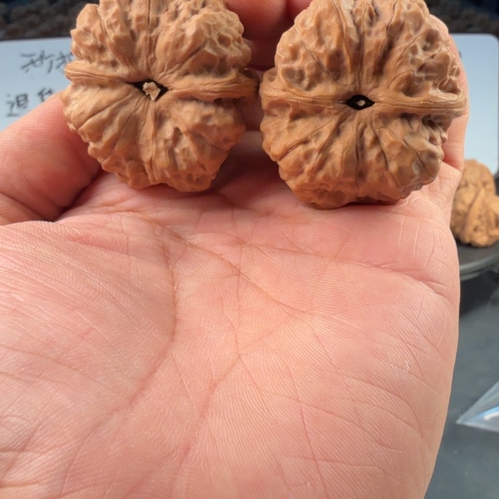 S***y文玩核桃吊坠蛤蟆的眼睛是