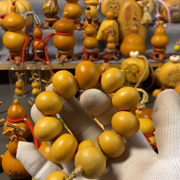 云***朵葫芦手串等多种形式为广大消费群体