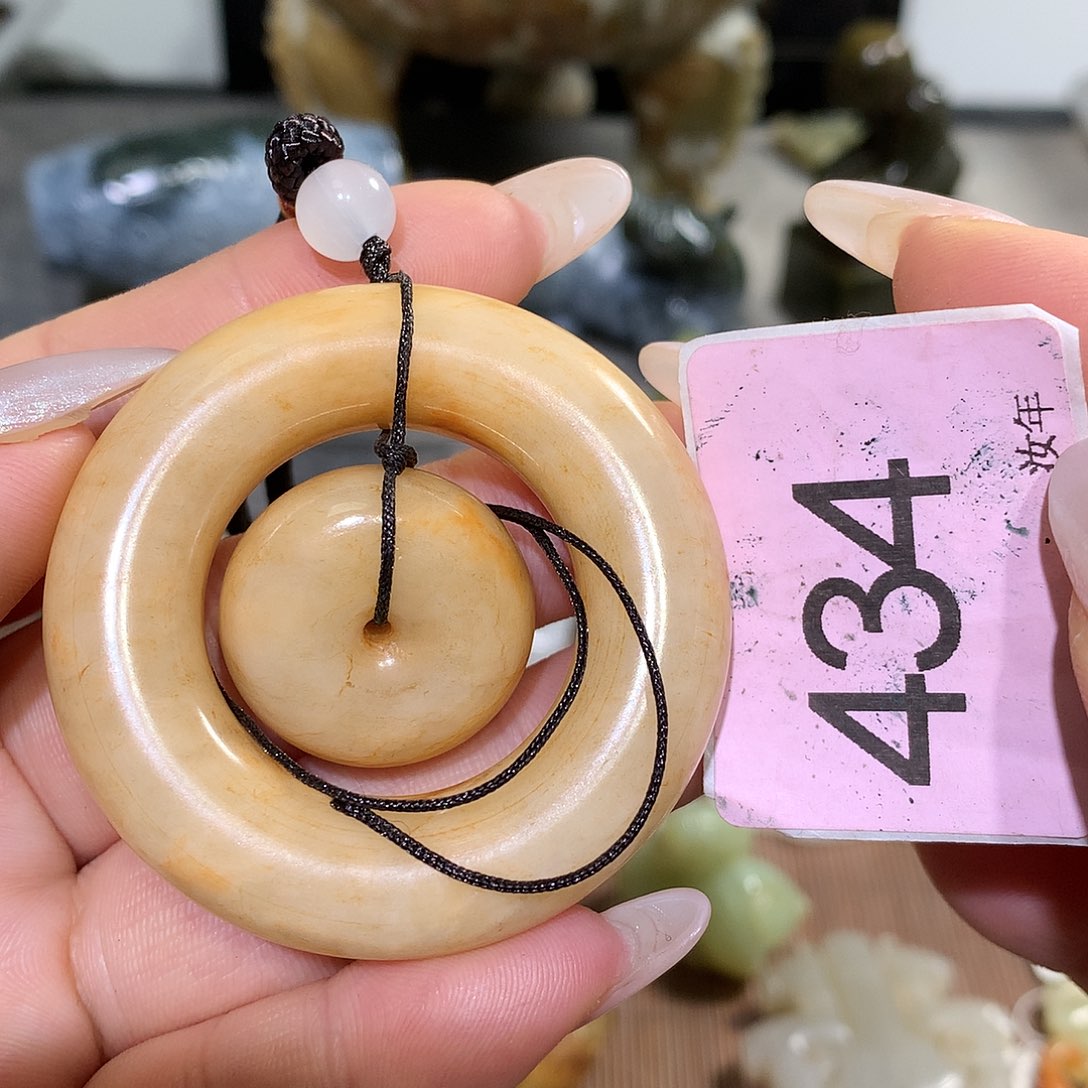颈饰未镶嵌和田玉