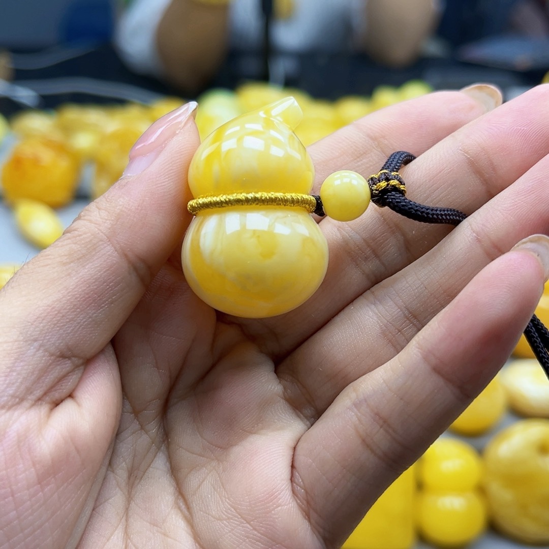 蜜蜡未镶嵌珠宝奇石