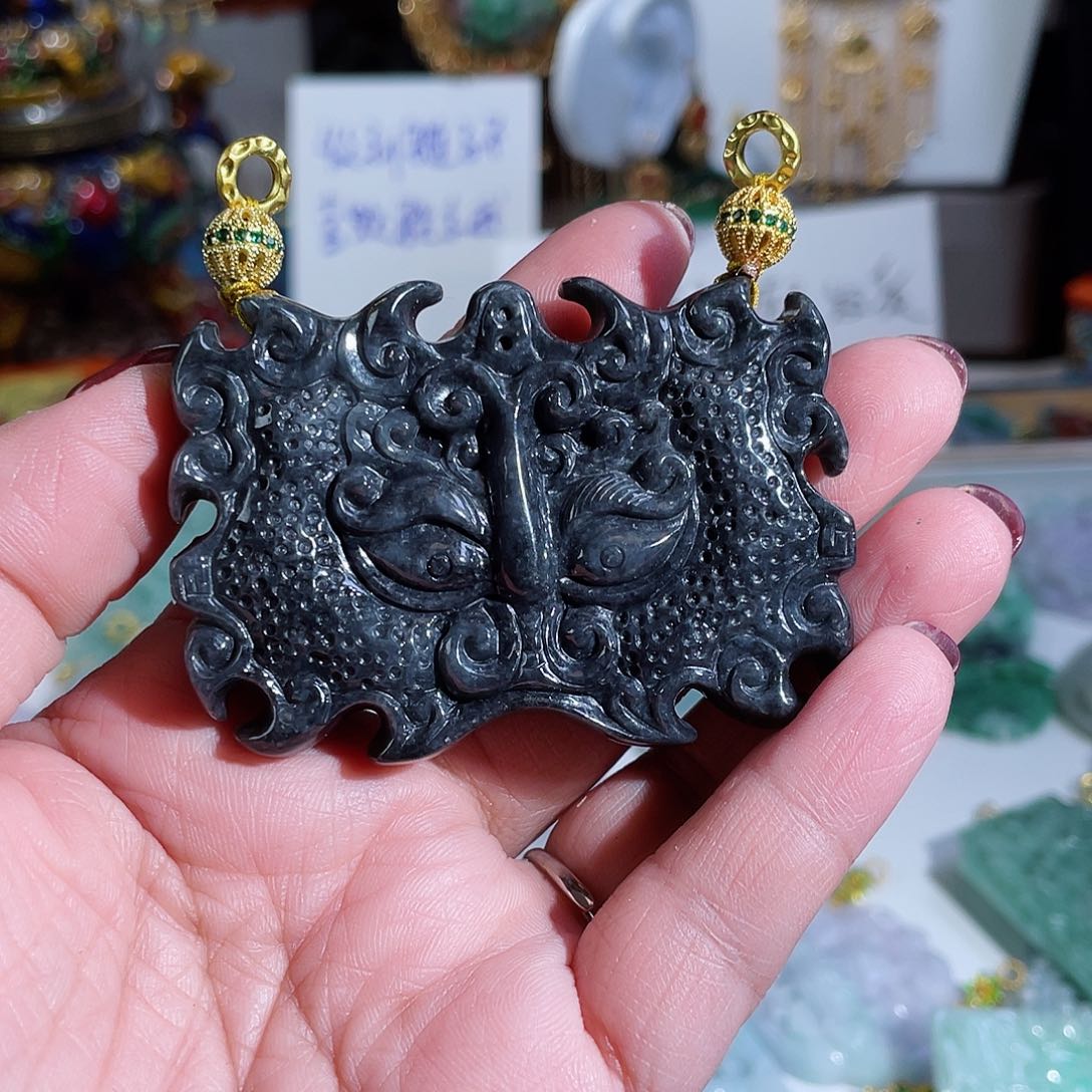 翡翠颈饰未镶嵌翡翠乌鸡仿古雕吊