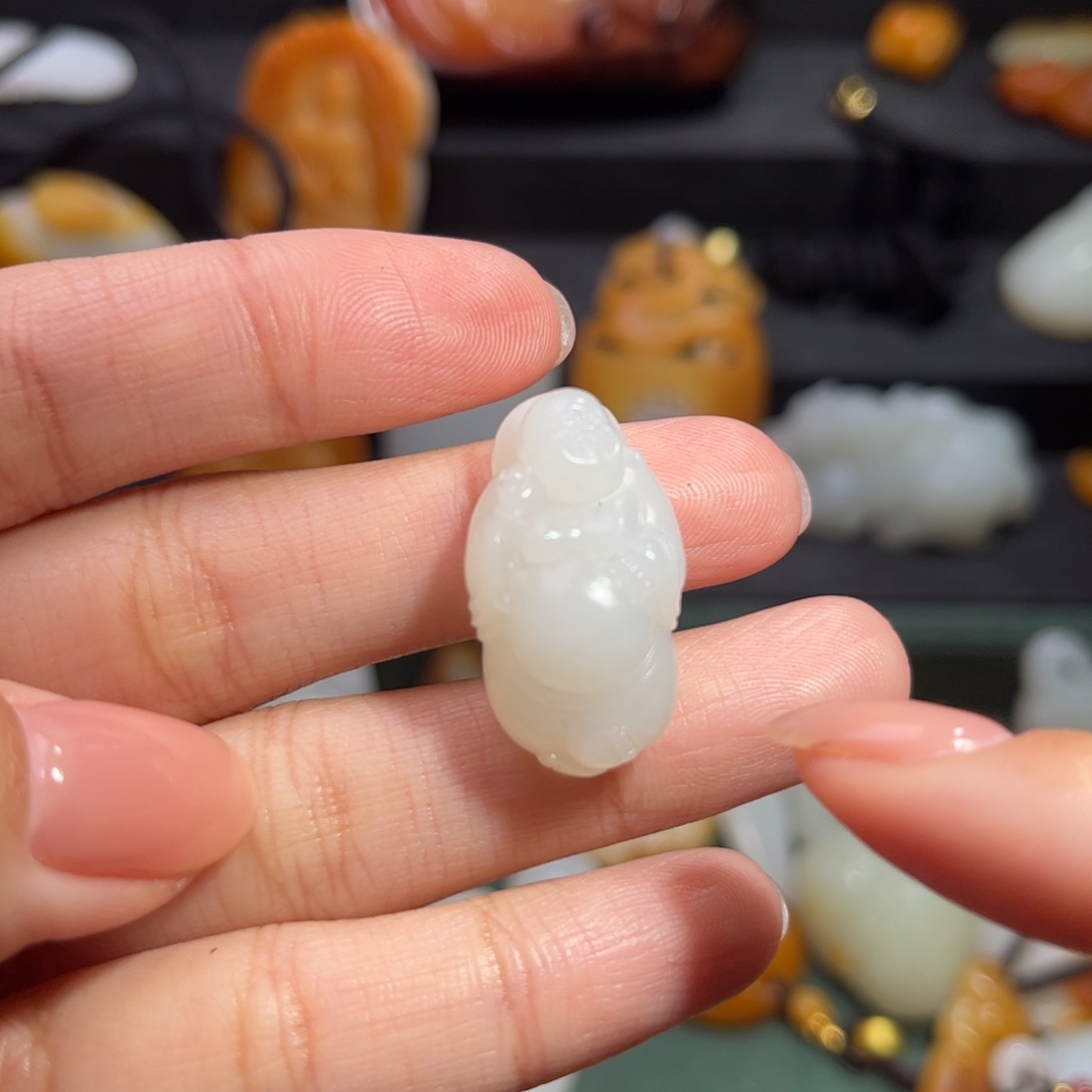 和田玉颈饰未镶嵌正***桑