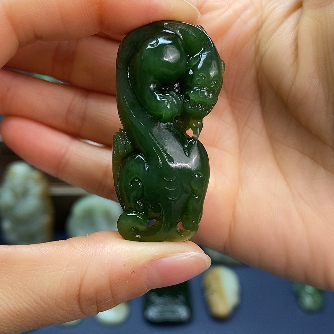 獬***燮和田玉未镶嵌吊坠(不含链)