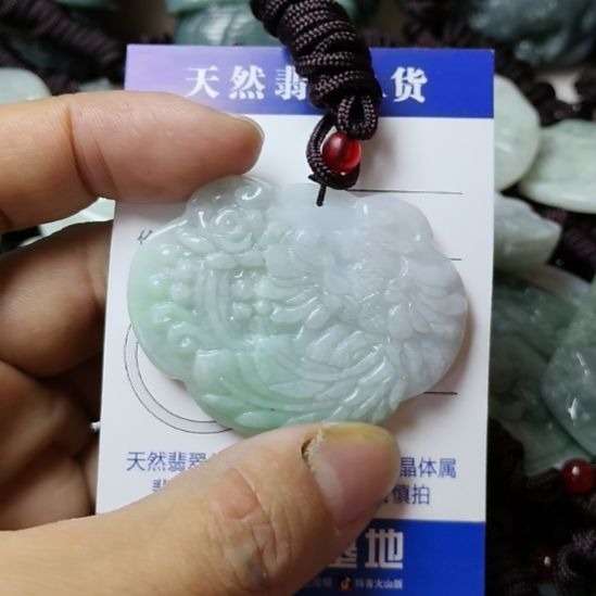 翡翠未镶嵌颈饰挂件