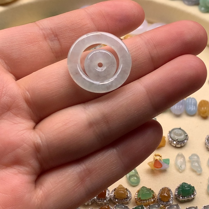 翡翠颈饰未镶嵌翡翠子母扣