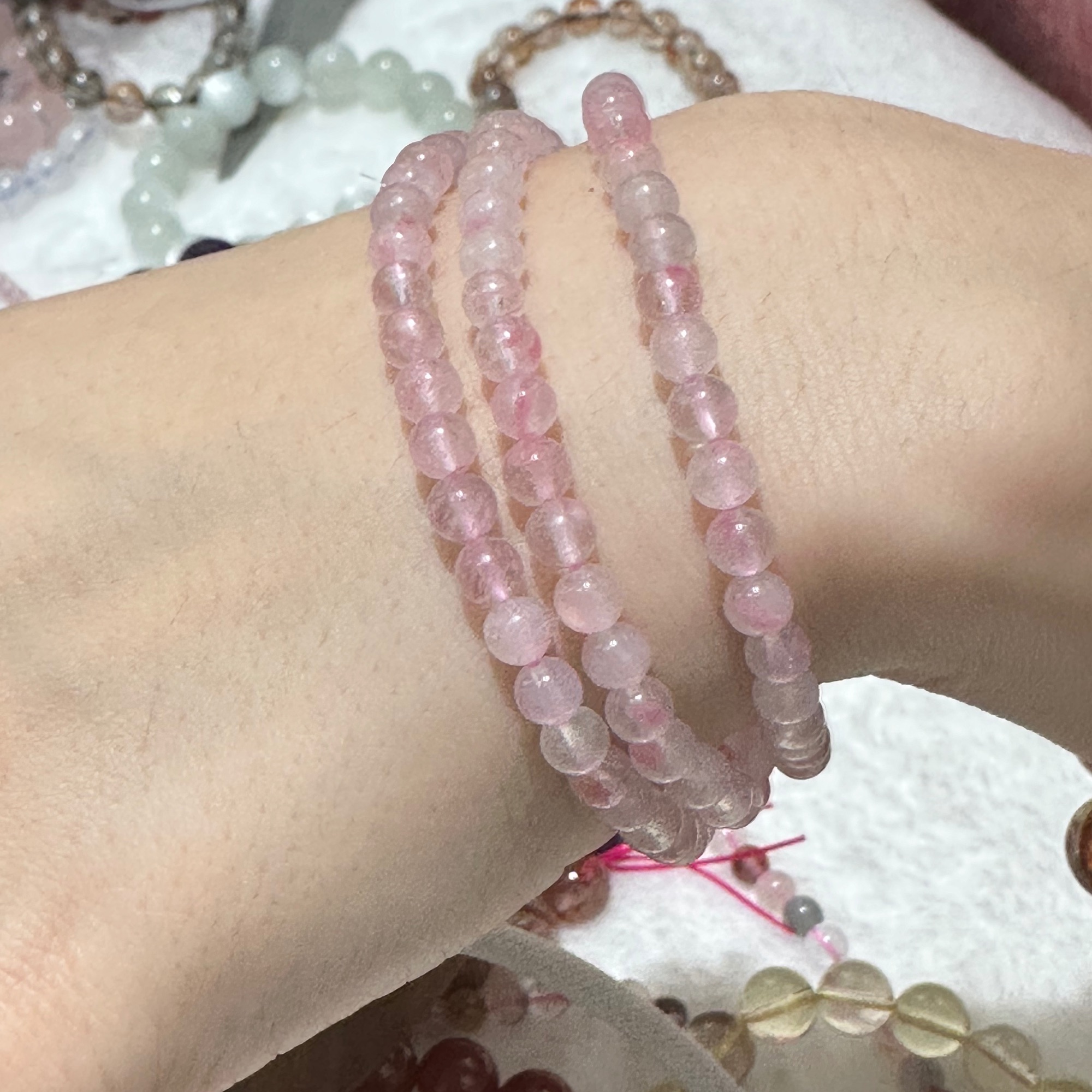 樱花粉水晶百搭三圈4.5m（手串随缘不支持退还介意勿拍）