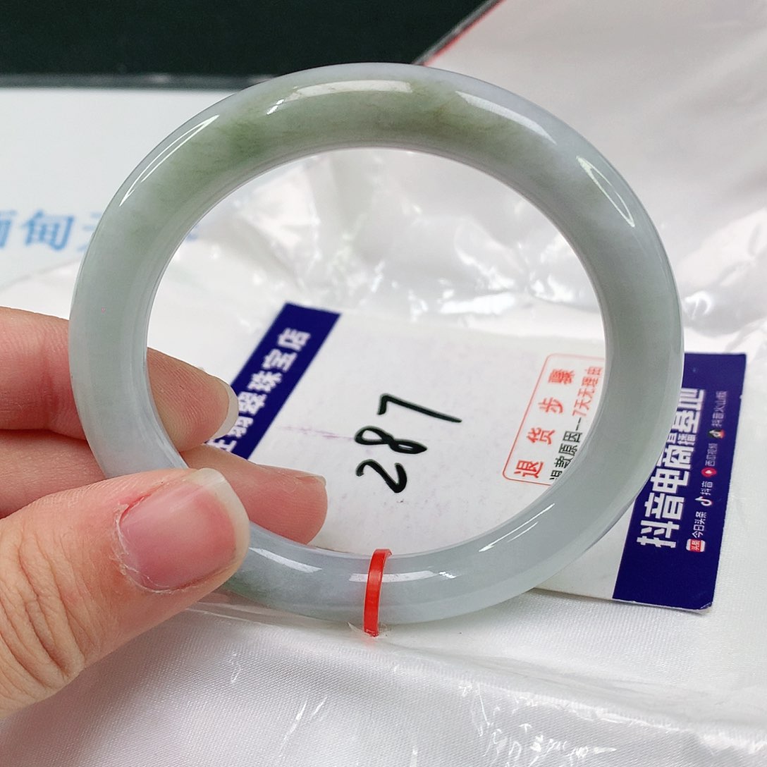 翡翠手镯未镶嵌翡翠