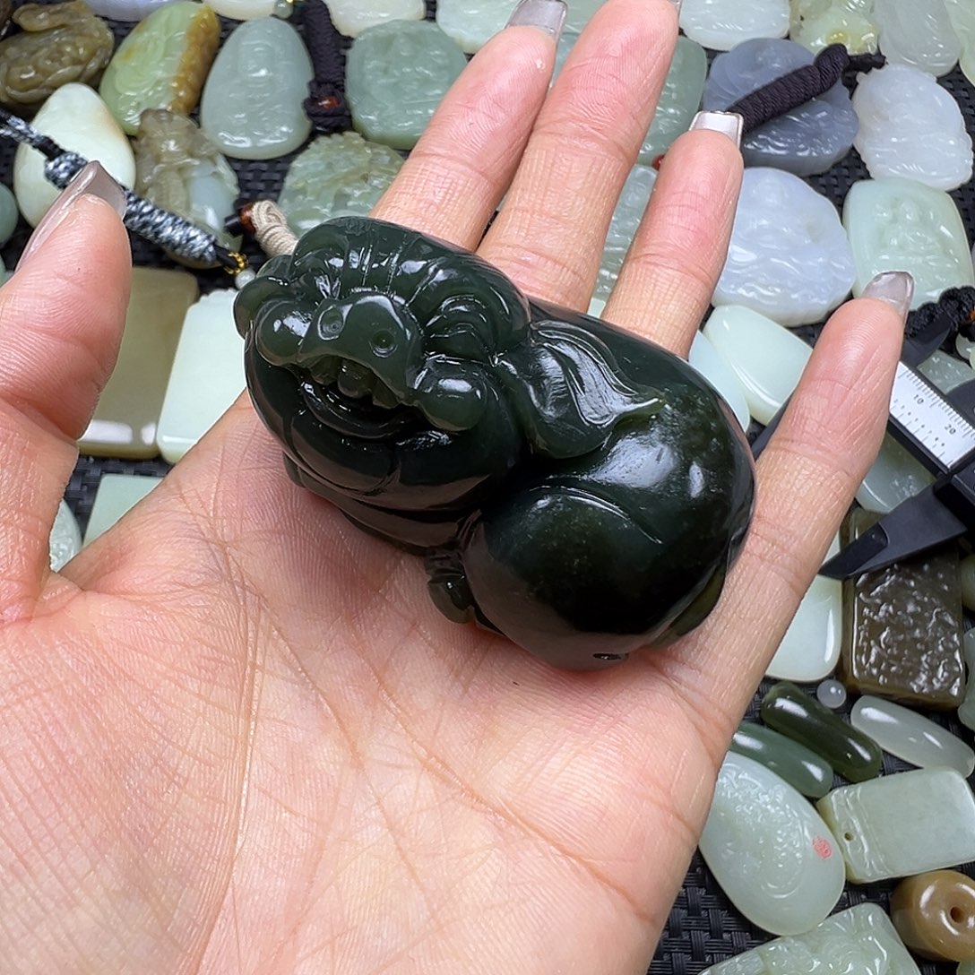 和田玉未镶嵌吊坠(不含链)120克